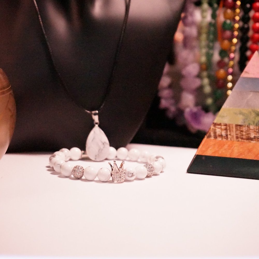 Whit Howlite bracelet